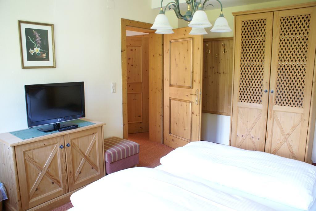 Hotel Zum Goldenen Loewen ببيرفيير الغرفة الصورة