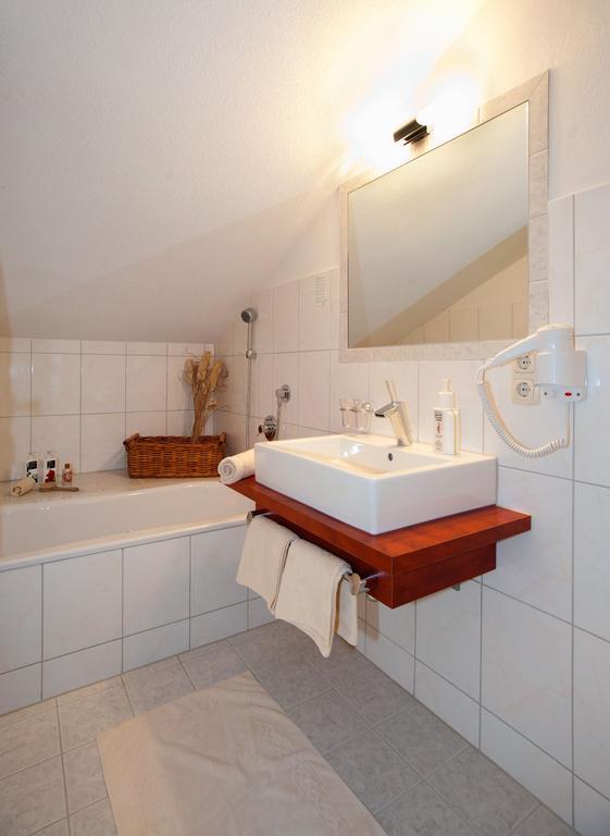 Hotel Zum Goldenen Loewen ببيرفيير الغرفة الصورة