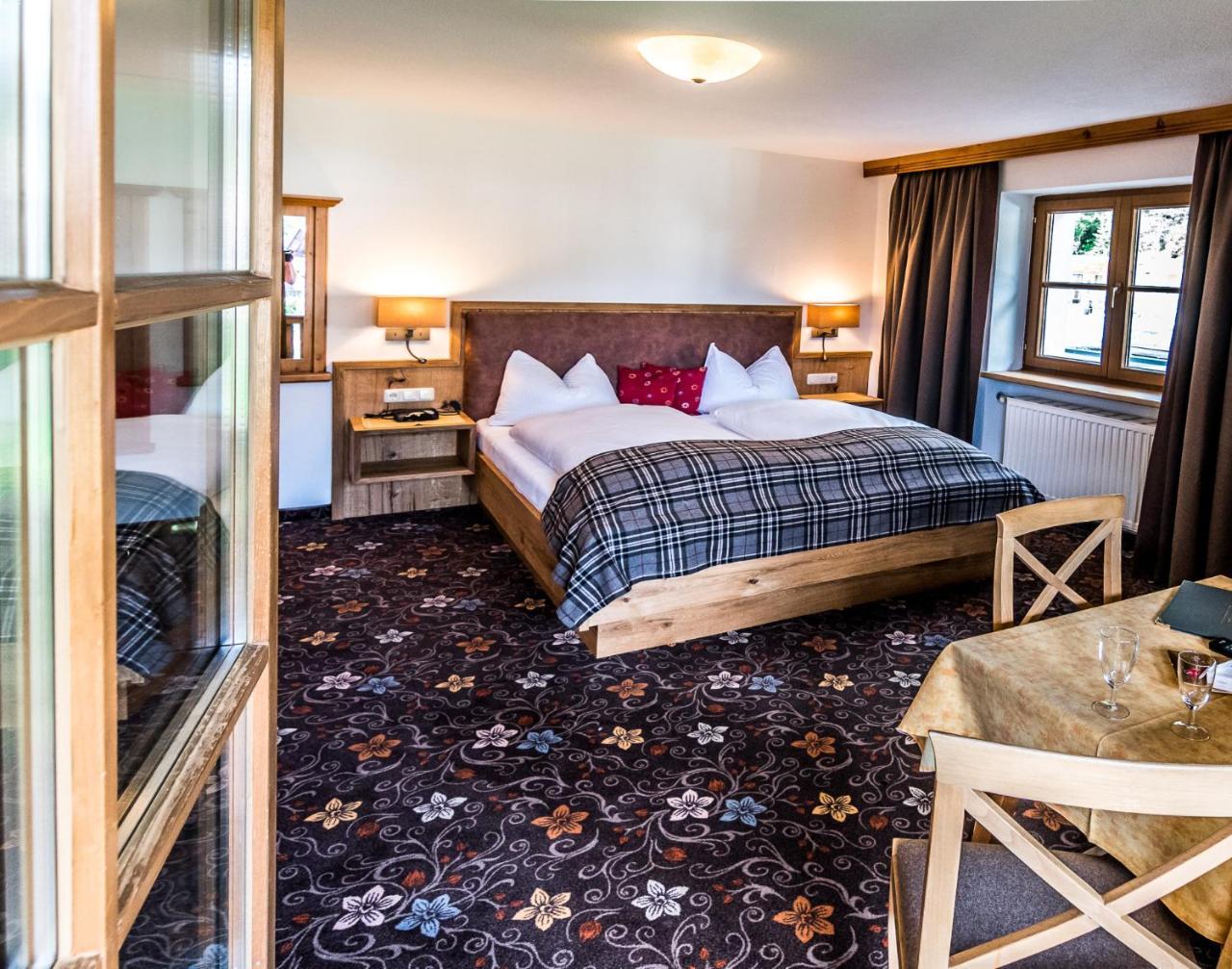 Hotel Zum Goldenen Loewen ببيرفيير المظهر الخارجي الصورة